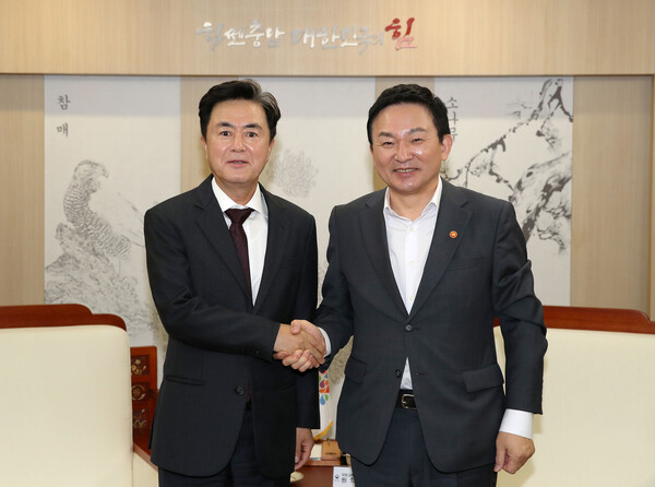 김태흠 충남도지사는 지난해 11월 21일 도청을 방문한 원희룡 국토교통부 장관에게 도내 7개 현안에 대한 지원을 요청했다.