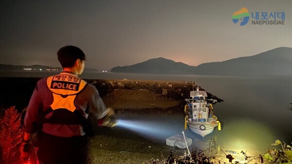 태안해경 경찰관이 연안사고 위험구역을 순찰하고 있다. (사진 = 태안해양경찰서 제공)