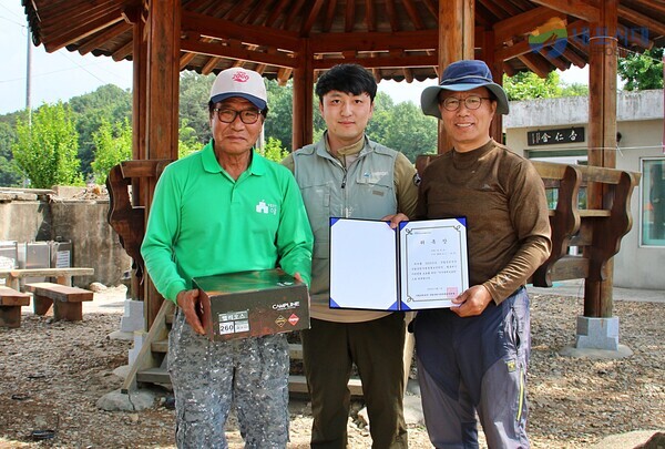 국립공원공단 야생동물보존원에서 마을 주민 2명을 '여우명예보호원'으로 위촉했다.