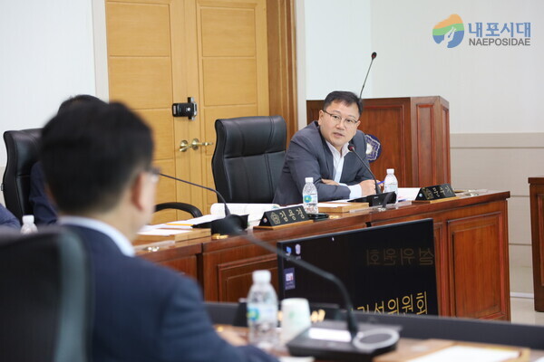문수기 시의원이 서산시 수소산업 유치와 관련 질의를 하고 있다.